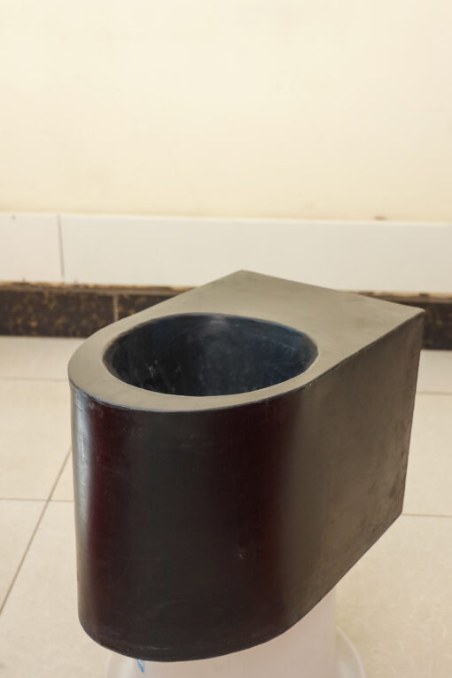 WONDERLOO TOILET BLACK WITHOUT COVER